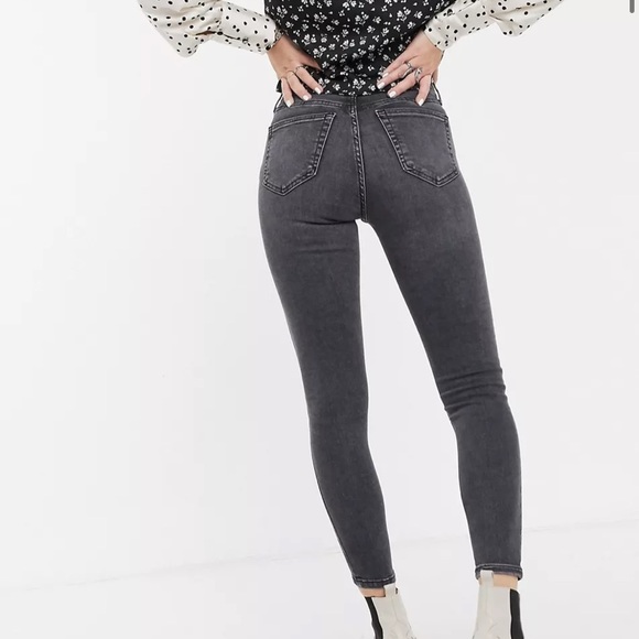 TOPSHOP Jamie Ripped High-Waist Crop Skinny Jeans - Picture 9 of 10